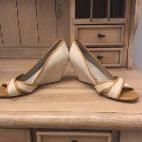 Elizabeth & James Prim Canvas Wedges Peep Toe Leather 8.5 - Picture 4 of 9